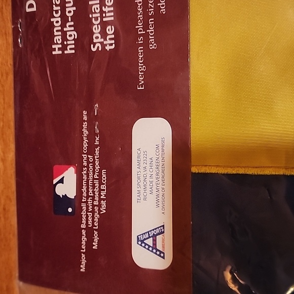 Milwaukee Brewers Decorative Flag - Picture 5 of 6